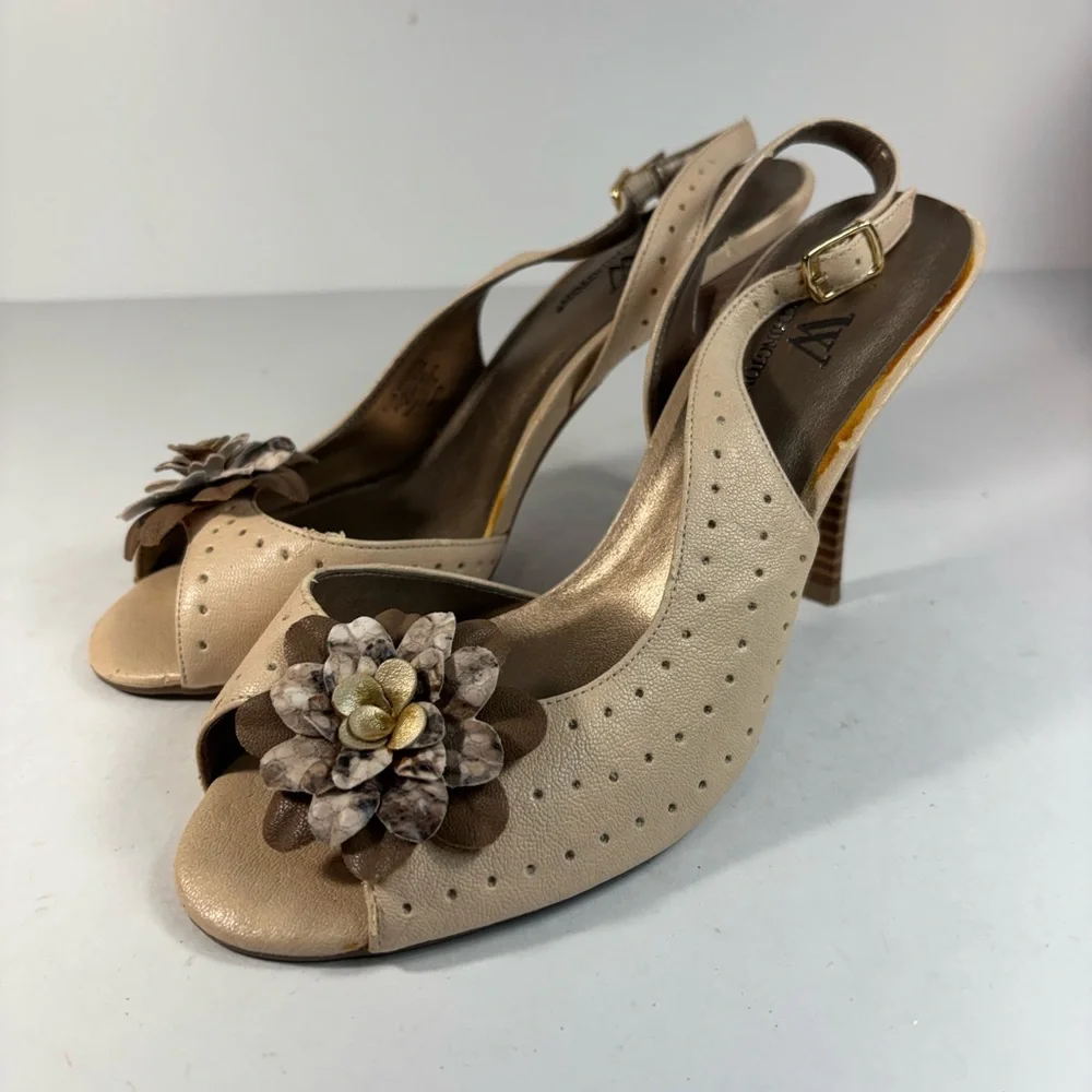 Worthington Beige woman high heels‎ Slingback PeepToe Flower Embellishment 7.5 M
